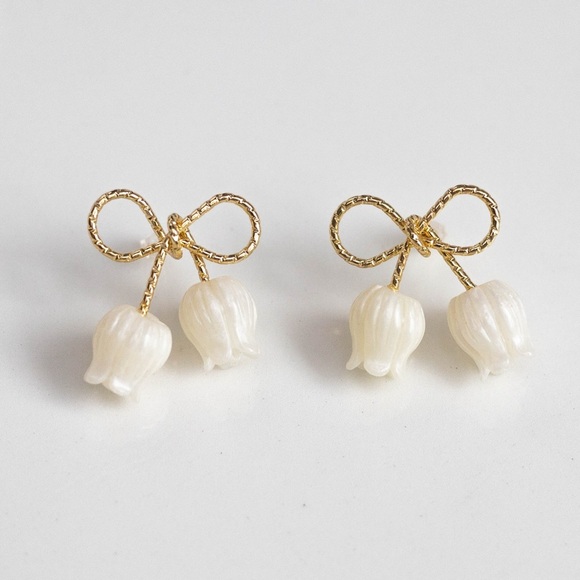 ✨Anthropologie Sutton Tulip Gold Bow Earrings - Picture 1 of 5